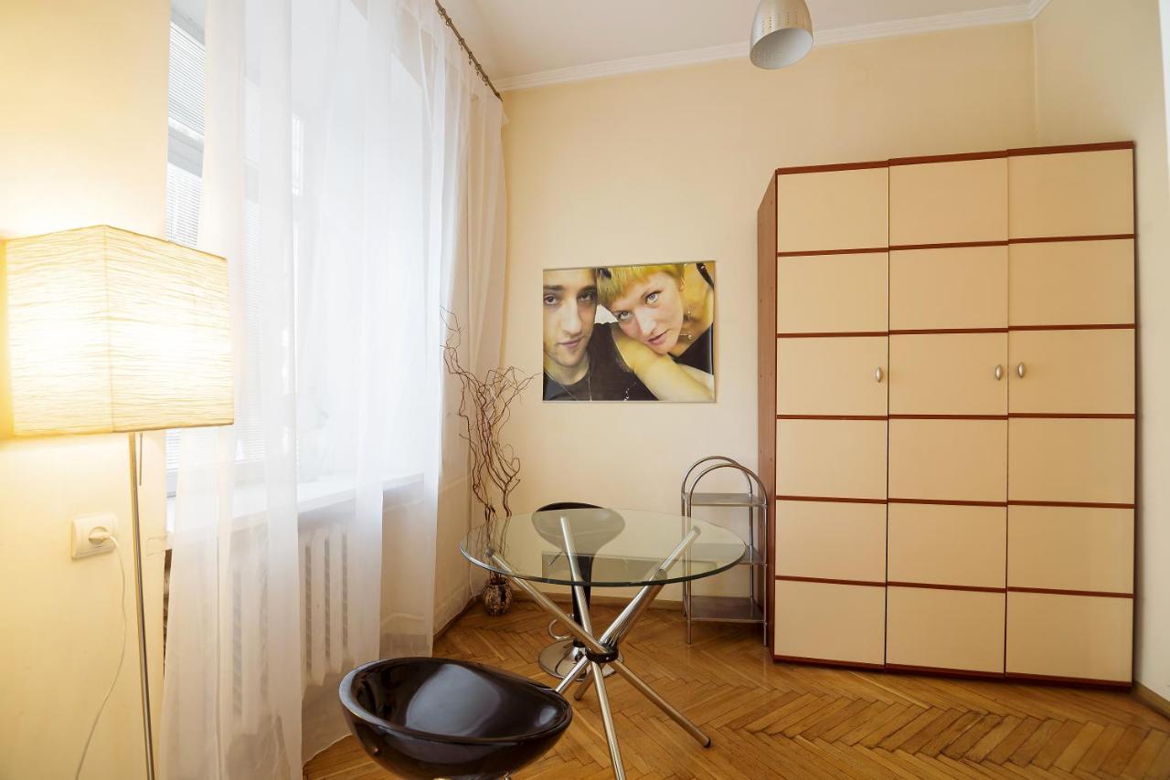 Апартаменти Біля Площі Ринок Lviv Exterior foto
